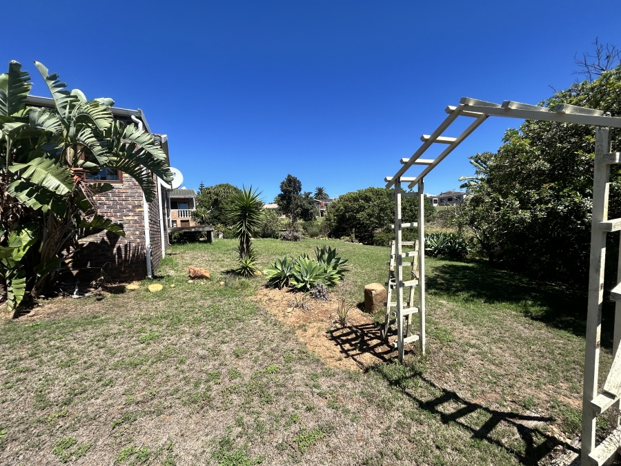4 Bedroom Property for Sale in Wavecrest Eastern Cape